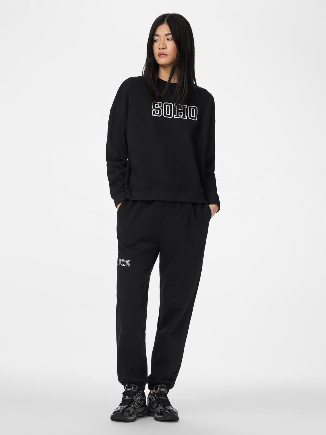 model_shot-front_full